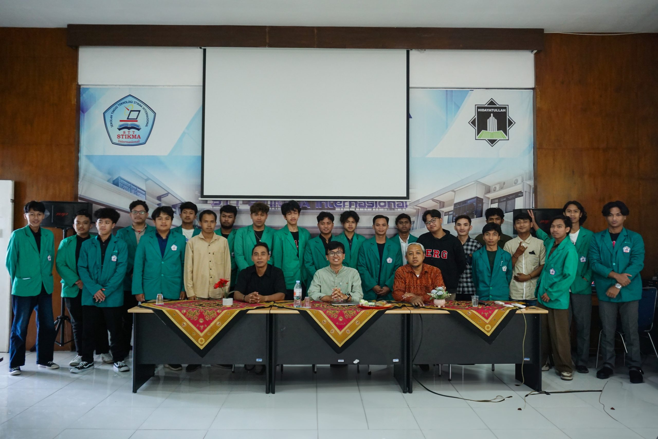 Penguatan Wawasan Manajemen Produk IT Berbasis AI,  STT STIKMA Internasional Hadirkan CEO Algostudio